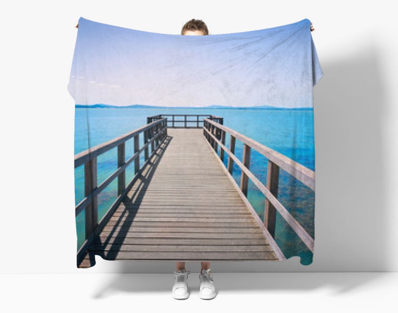 Pier of steiger, Passignano sul Trasimeno op het meer van Trasimeno, Umbrië, Italië.