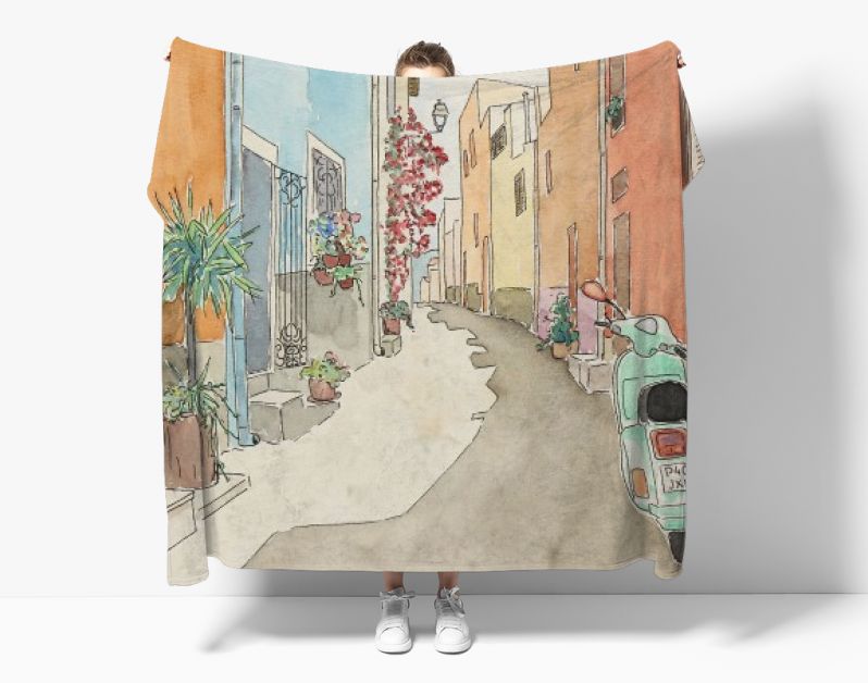 Groene scooter in smalle mediterrane straat