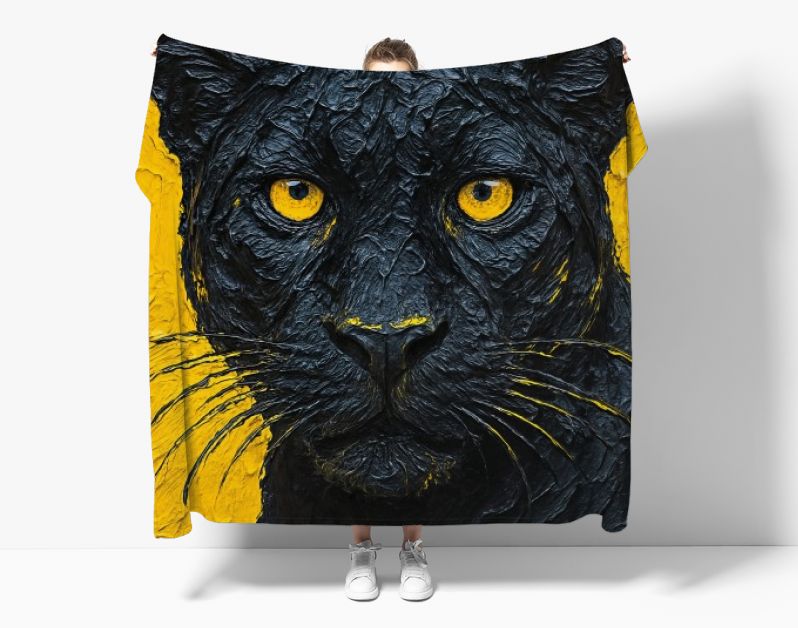 Close-up van zwarte panter in krachtig zwart-geel contrast