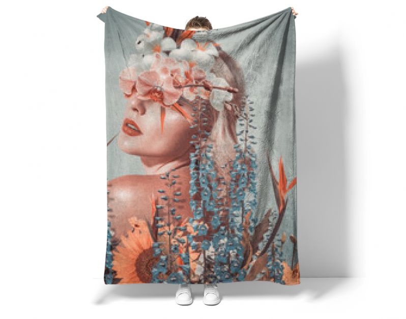 Abstracte kunstcollage van jonge vrouw met bloemen