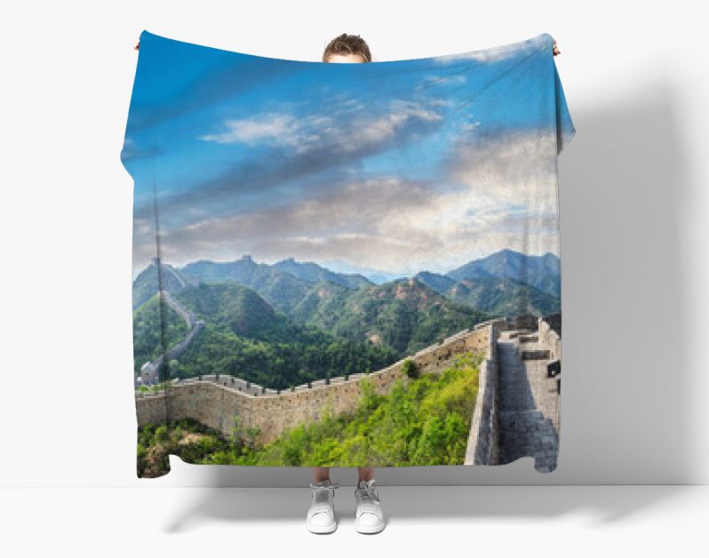 Majestueuze Grote Muur van China onder de blauwe lucht, panoramisch uitzicht