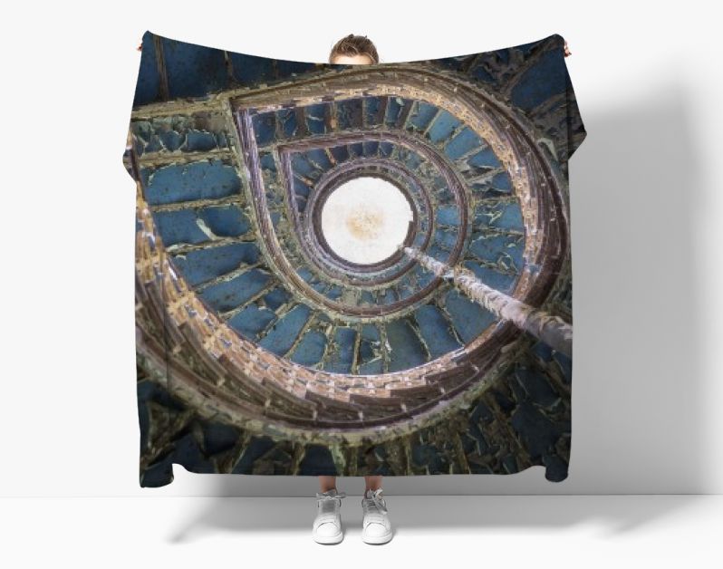 Blauwe Trap in Vervallen Paleis