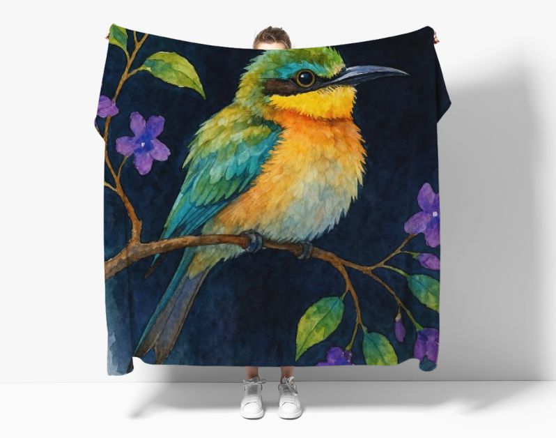 Tropische bijeneter vogel op tak met paarse bloemen